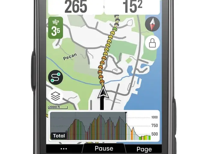 Wahoo ELEMNT ACE GPS Fahrradcomputer mit Navigationsanzeige und Leistungsdaten auf dem Display