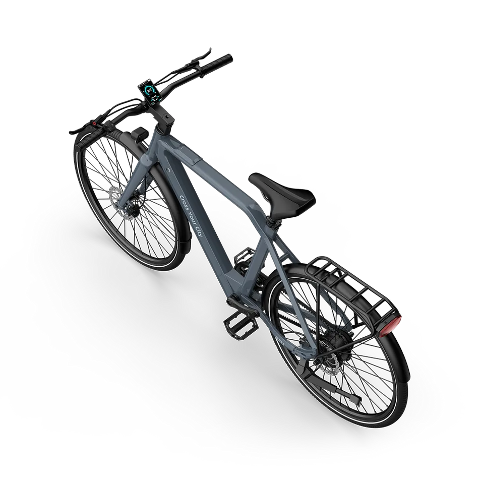 Graues ADO AIR 30 Pro Ultra City E-Bike mit schwarzem Gepäckträger und Lenkerdisplay aus der Vogelperspektive.