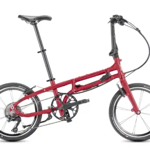 Rotes BYB P10 Faltrad, gezeigt im Seitenprofil auf weißem Hintergrund.