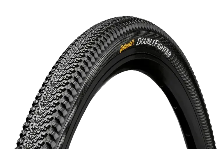 Profilansicht des Continental Double Fighter III Reifens auf schwarzem Hintergrund mit dem Schriftzug "Continental Double Fighter" auf der Seitenwand.
