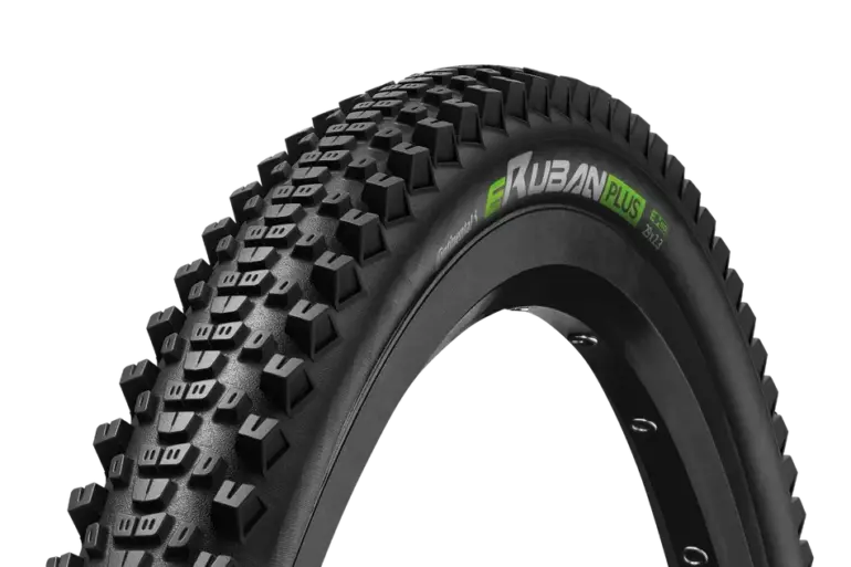 Continental eRuban Plus Reifen mit E50 Kennzeichnung und 29x2.3 Maßen auf schwarzem Hintergrund.