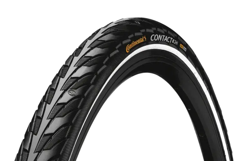 Nahaufnahme eines Continental Pure Contact Fahrradreifens mit schwarzem Gummi und weißem Seitenstreifen, der für Stadtfahrräder und E-Bikes konzipiert ist.