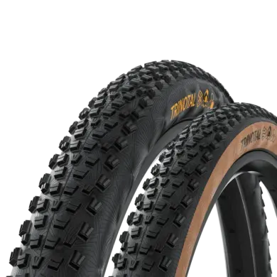 Zwei Continental Trinotal Fahrradreifen, die für feuchten Untergrund und gemischtes Gelände entwickelt wurden. Das Profil ist deutlich erkennbar.