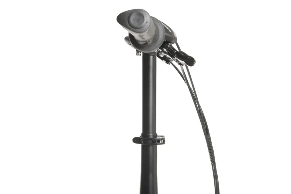 Detailaufnahme des Lenkers mit Griff und Shimano Schalthebel sowie Bremshebeln eines Tern Link B7 Faltrades.