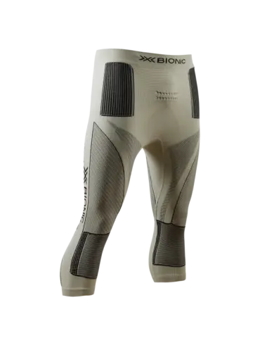 Detailansicht der X-Bionic Energy Accumulator 4.0 Pants 3/4 in Beige mit schwarzen Akzenten, die auf Temperaturregulation und Bewegungsfreiheit ausgelegt ist.