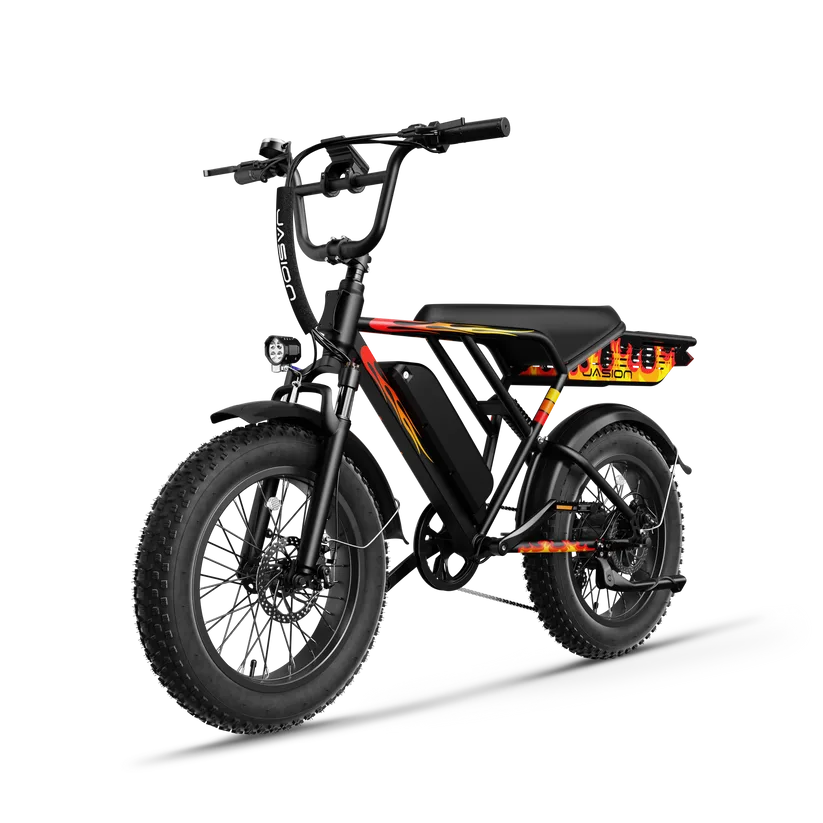 Schwarzes Jasion RetroVolt EB5 Roamer E-Bike mit breiten Reifen und auffälligen Flammen-Designs auf dem Rahmen und der Sitzbank.