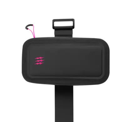 Schwarze Muc-Off Satteltasche mit pinkem Logo auf schwarzem Grund, gezeigt mit Befestigungsschlaufe.