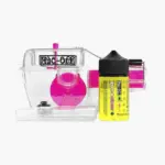 Produktfoto der Muc-Off X-3 Dirty Chain Machine mit einer Flasche Drivetrain Cleaner
