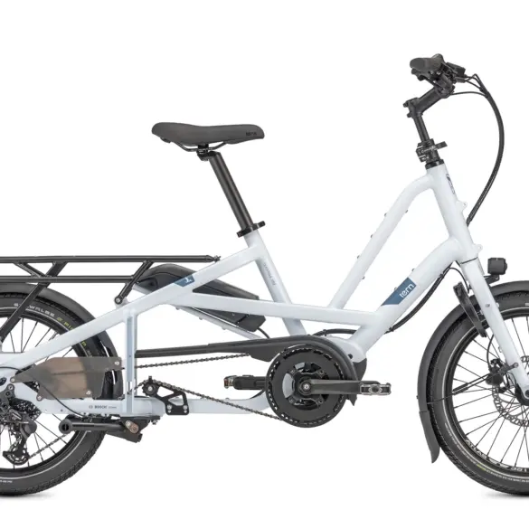 Seitliche Ansicht eines hellgrauen Tern Quick Haul Long D9 Cargobikes mit Gepäckträger und Bosch-Antrieb