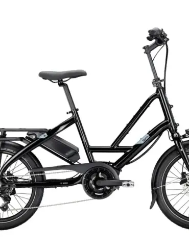 Seitliche Ansicht des schwarzen Tern Quick Haul P5i Lasten-E-Bikes mit Bosch-Motor und Akku.