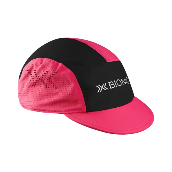 Eine X-BIONIC Running Cap in Schwarz und Pink mit dem X-BIONIC Logo.