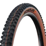 Ein Schwalbe Hans Dampf Super Trail Fahrradreifen mit aggressivem Profil und bronzefarbener Seitenwand, montiert auf einer Felge.