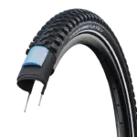 Schnittansicht eines Schwalbe Marathon Plus MTB Fahrradreifens, der die robuste Karkasse und die blaue SmartGuard-Schutzschicht zeigt.