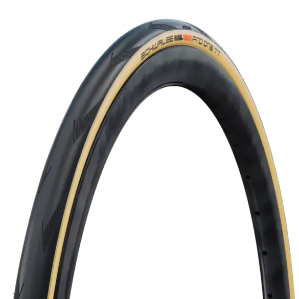 Schwalbe Pro One TT Reifen mit hellbrauner Seitenwand und schwarzem Profil.