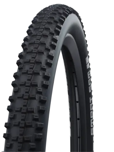 Schwalbe Smart Sam Reifen mit grobstolligem Profil für Mountainbikes, nah aufgenommen.