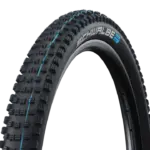Detailansicht des Schwalbe Wicked Will Mountainbike-Reifens mit seinem markanten Profil und blauen Akzenten