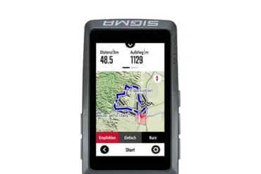Fahrradcomputer SIGMA ROX 12.1 EVO zeigt auf seinem Display eine Navigationsroute auf einer Karte mit Höhenprofil und Daten zur Distanz und zum Aufstieg.