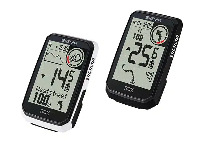 Zwei Sigma ROX 4.0 Endurance Fahrradcomputer, ein schwarzer und ein weißer, nebeneinander auf weißem Hintergrund. Beide Geräte zeigen Fahrdaten auf ihren Displays an.