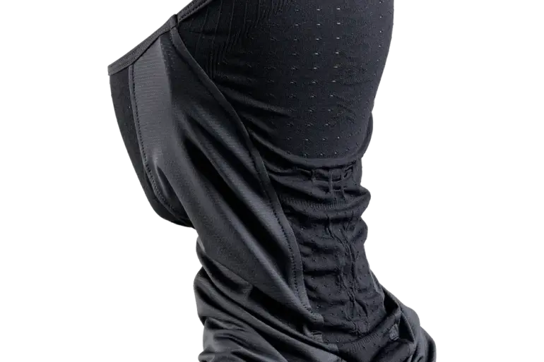 Schwarz X-BIONIC COREFUSION FLEXTUBE Schlauchtuch, zeigt die Textur und Belüftungszonen.