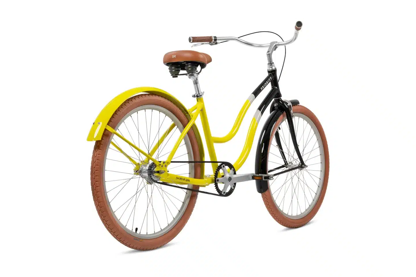 Ein gelb-schwarzes Cruiser-Fahrrad mit braunen Reifen und Sattel, aufgenommen von der Seite vor einem weißen Hintergrund.