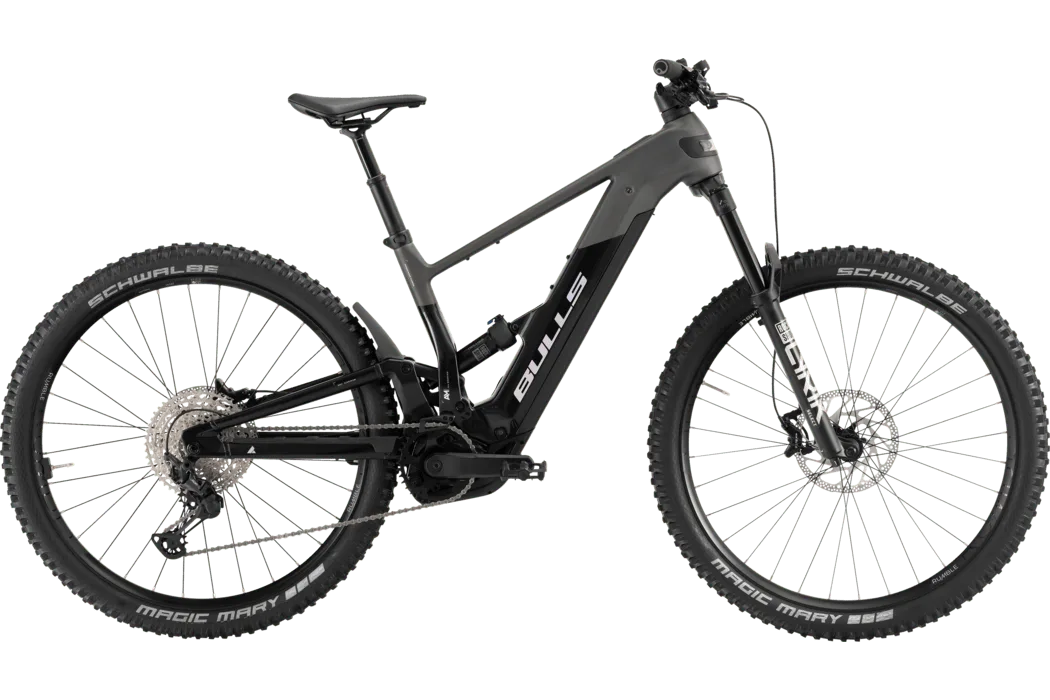 Graues und schwarzes Bulls Copperhead EVO AM 2 E-Mountainbike mit 29-Zoll-Rädern und Federung.