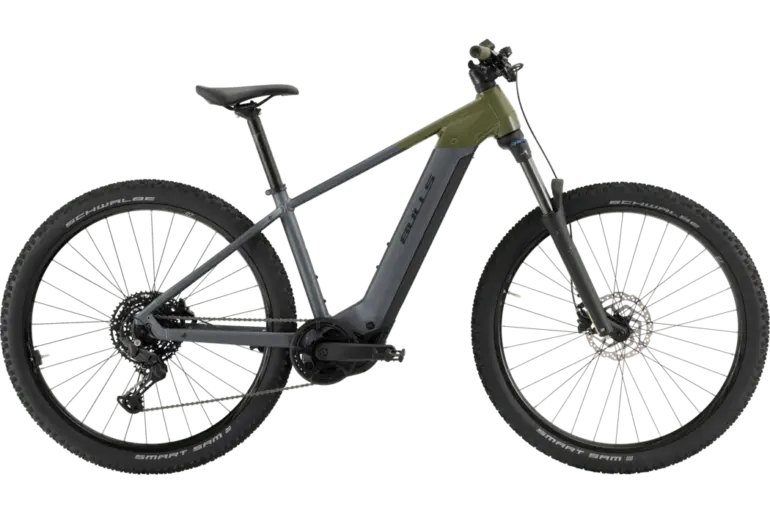 Seitenansicht eines BULLS EVO CX 2 Diamant E-Hardtails in Grau und Dunkelgrün.