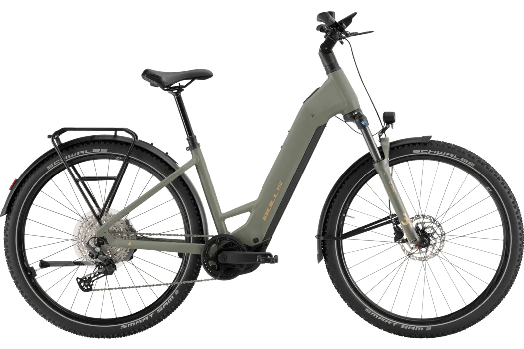 Seitenansicht eines grauen BULLS ICONIC EVO 2 2026 Trapez E-SUV Fahrrads mit Gepäckträger und Federgabel.