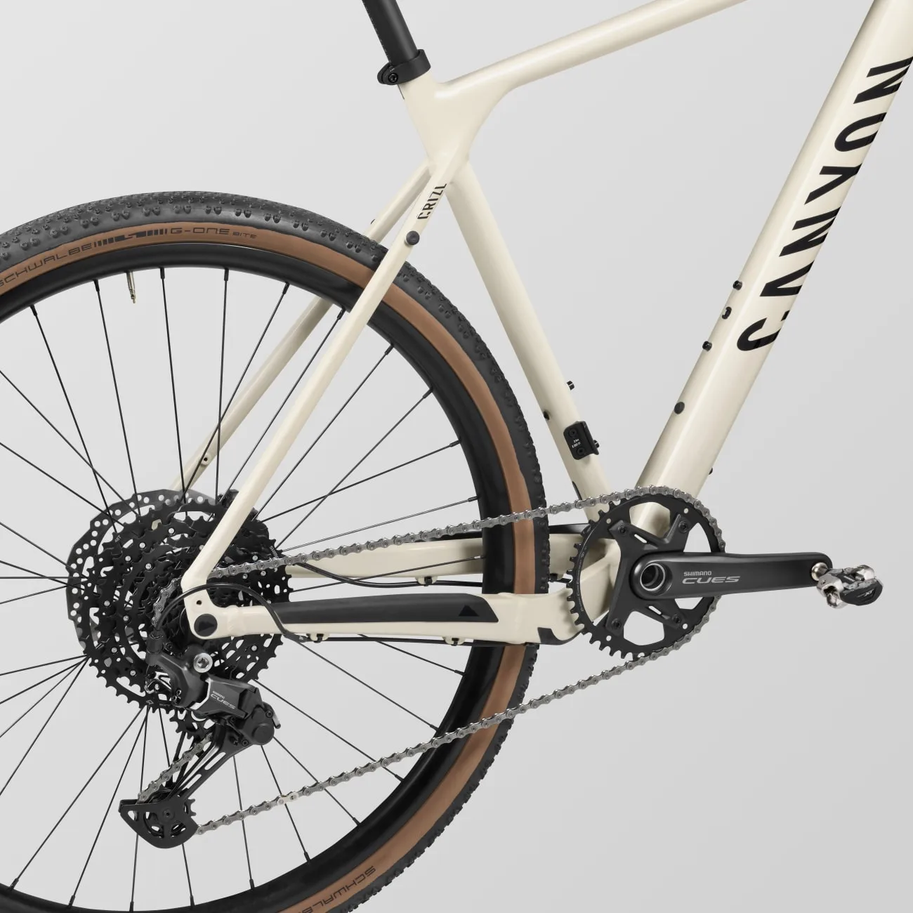 Canyon Grizl 5 Gravelbike mit Aluminiumrahmen, Shimano CUES Schaltung und Schwalbe G-One Reifen.