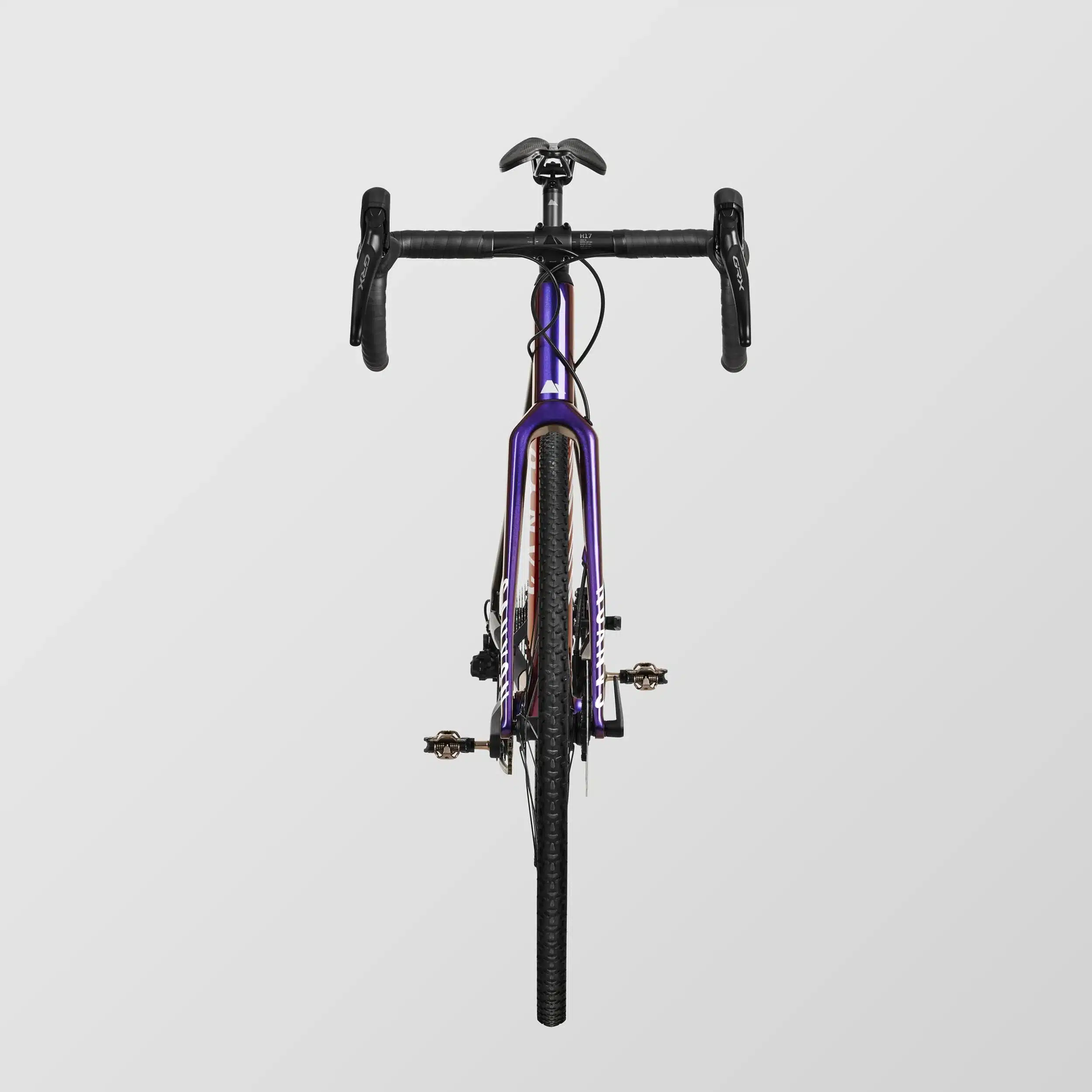 Frontansicht des lila-violetten Canyon Inflite CF SL 5 Cyclocross-Rennrads auf hellem Hintergrund, mit Fokus auf Lenker, Vordergabel und Reifen.