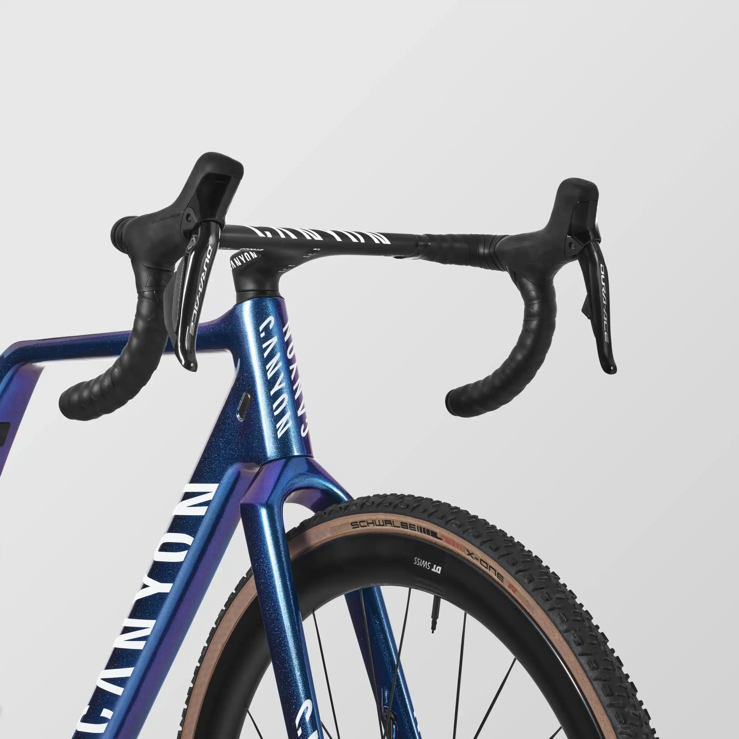 Canyon Inflite CFR Team Cyclocross-Rad, Detailaufnahme des Vorderbaus mit Fokus auf Lenker und Vorderrad.