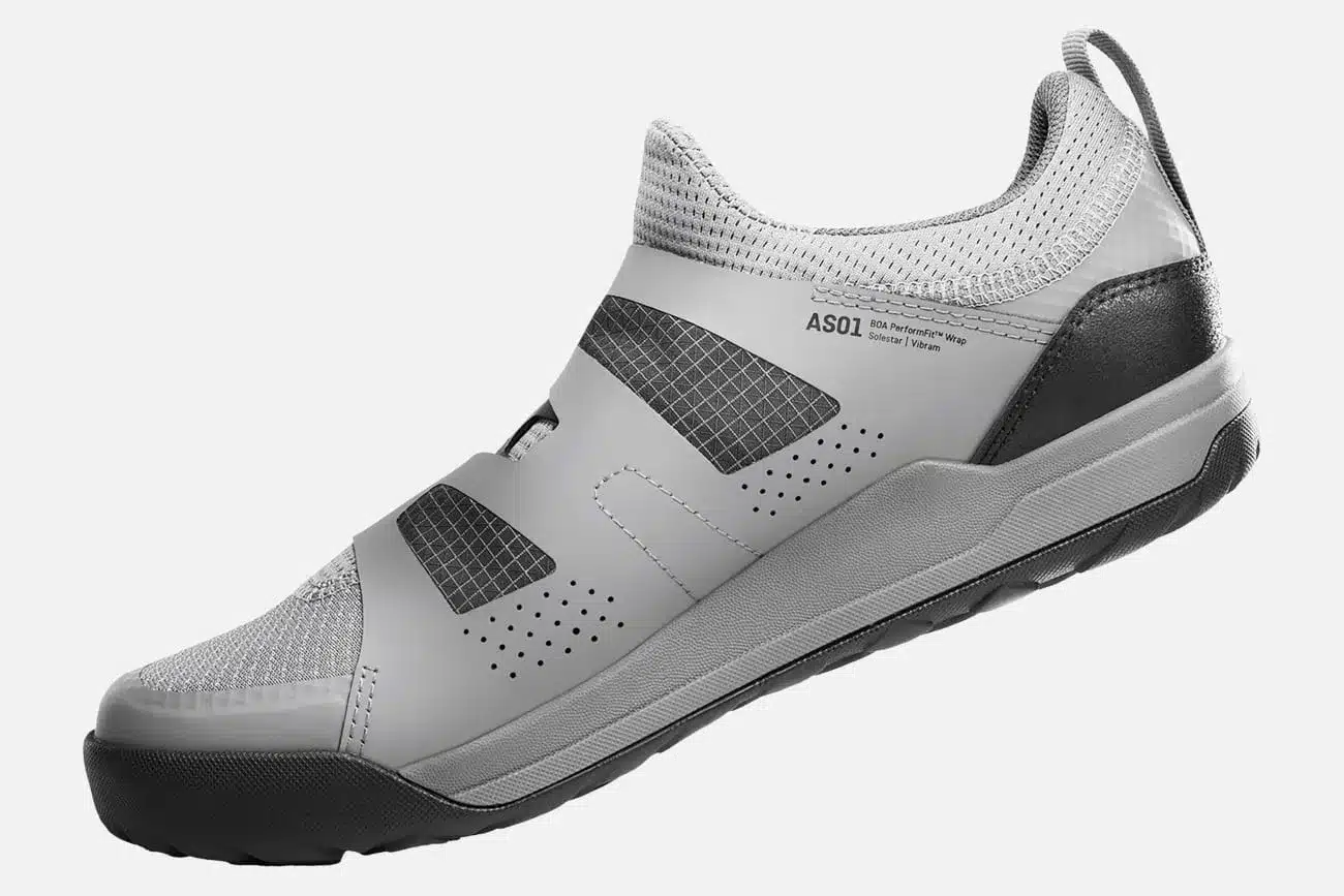 Grauer Canyon Scampr Trail Cycling Schuh mit Boa PerformFit Wrap, Solestar und Vibram-Sohle, seitliche Ansicht.