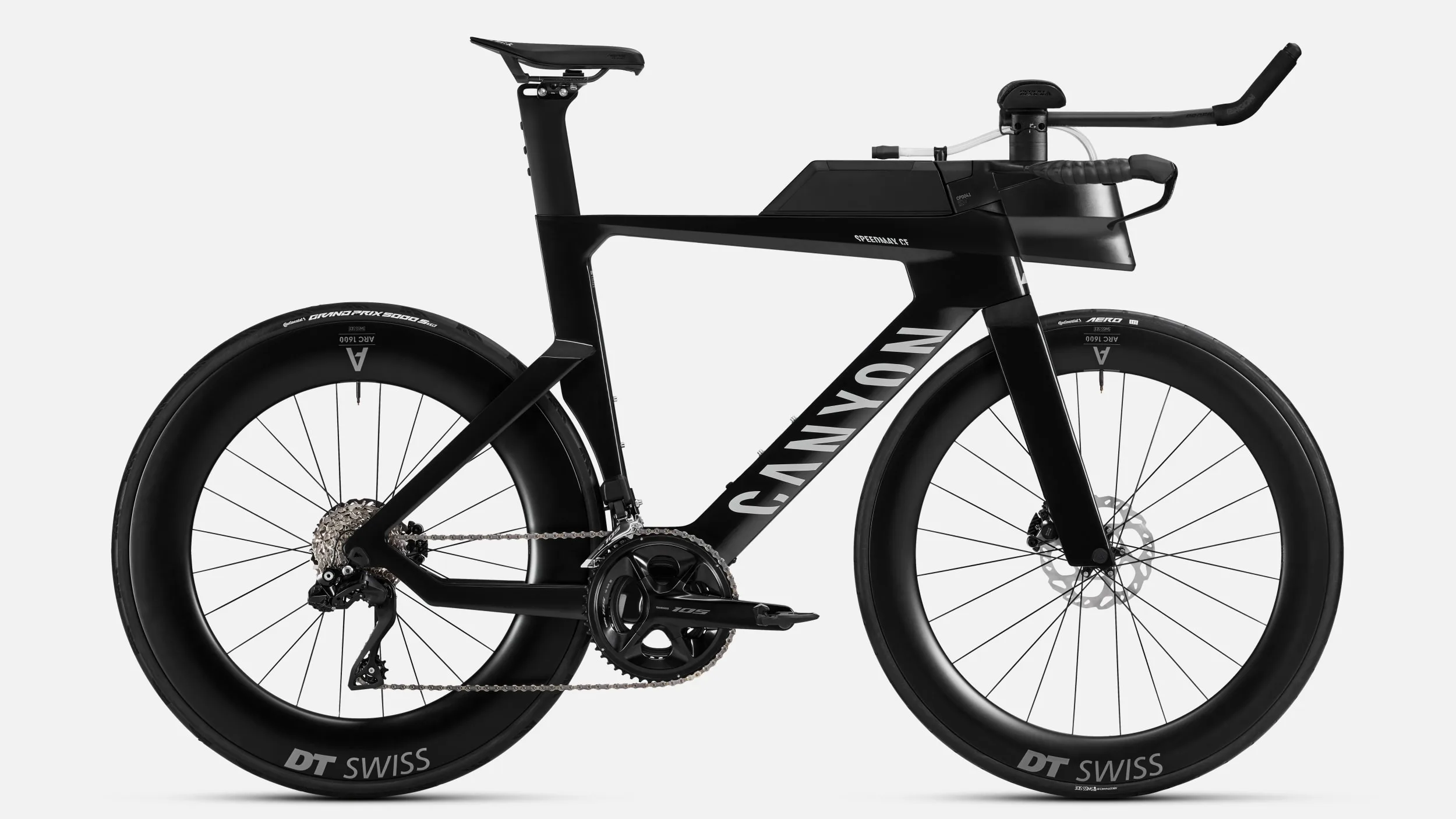 Schwarz lackiertes Canyon Speedmax CF 7 Di2 Race Triathlonrad mit integriertem Hydrationssystem und Carbonlaufrädern.