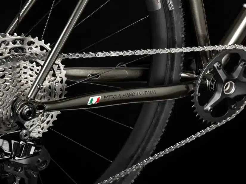 Detailaufnahme des Hinterbaus eines Battaglin Milano Gravelbikes, das