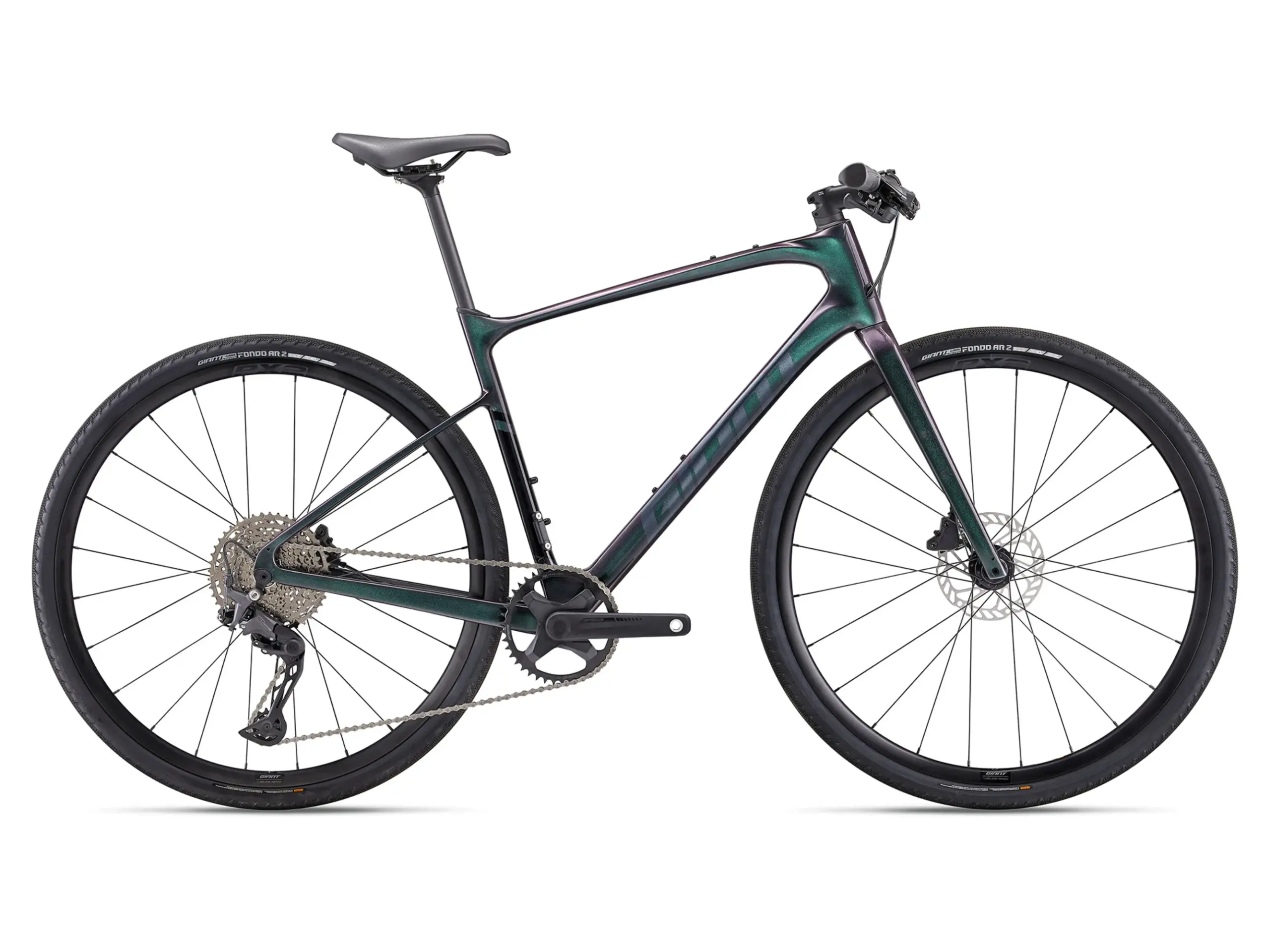 Ein dynamisches und vielseitiges Giant FastRoad AR Advanced 1 Fahrrad in der Farbe Dunkelgrün-Metallic, das für verschiedene Untergründe geeignet ist.