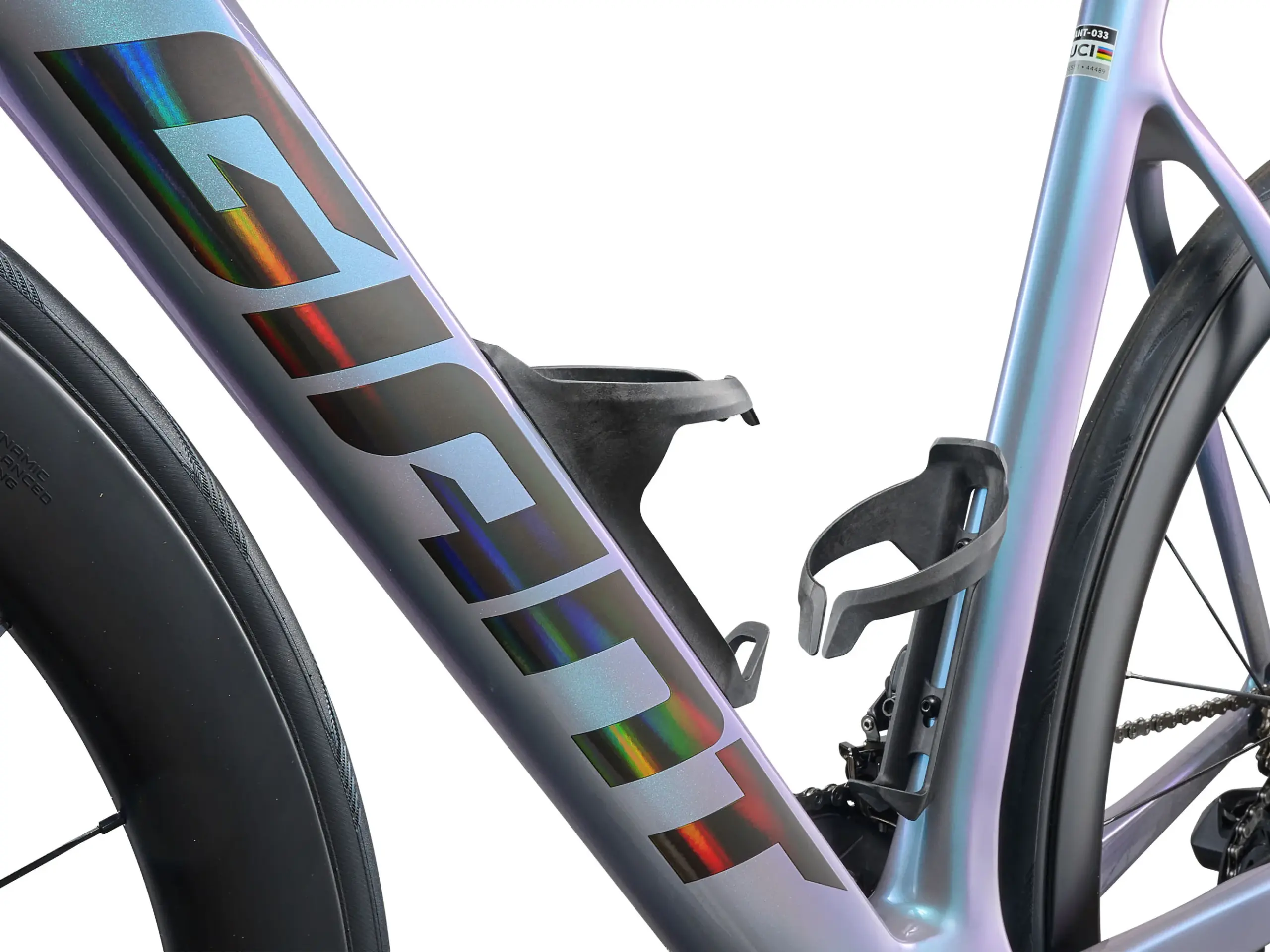 Detailansicht des Rahmens eines Giant Propel Advanced Pro 0 Di2 Rennrads mit reflektierendem Schriftzug