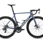Seitenansicht eines Giant Propel Advanced Pro 1 Aero-Rennrads in der Farbe Midnight Moon.