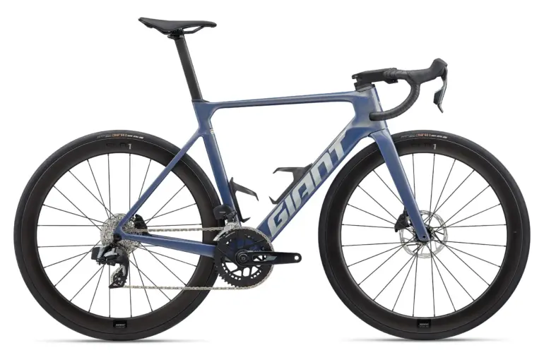 Seitenansicht eines Giant Propel Advanced Pro 1 Aero-Rennrads in der Farbe Midnight Moon.