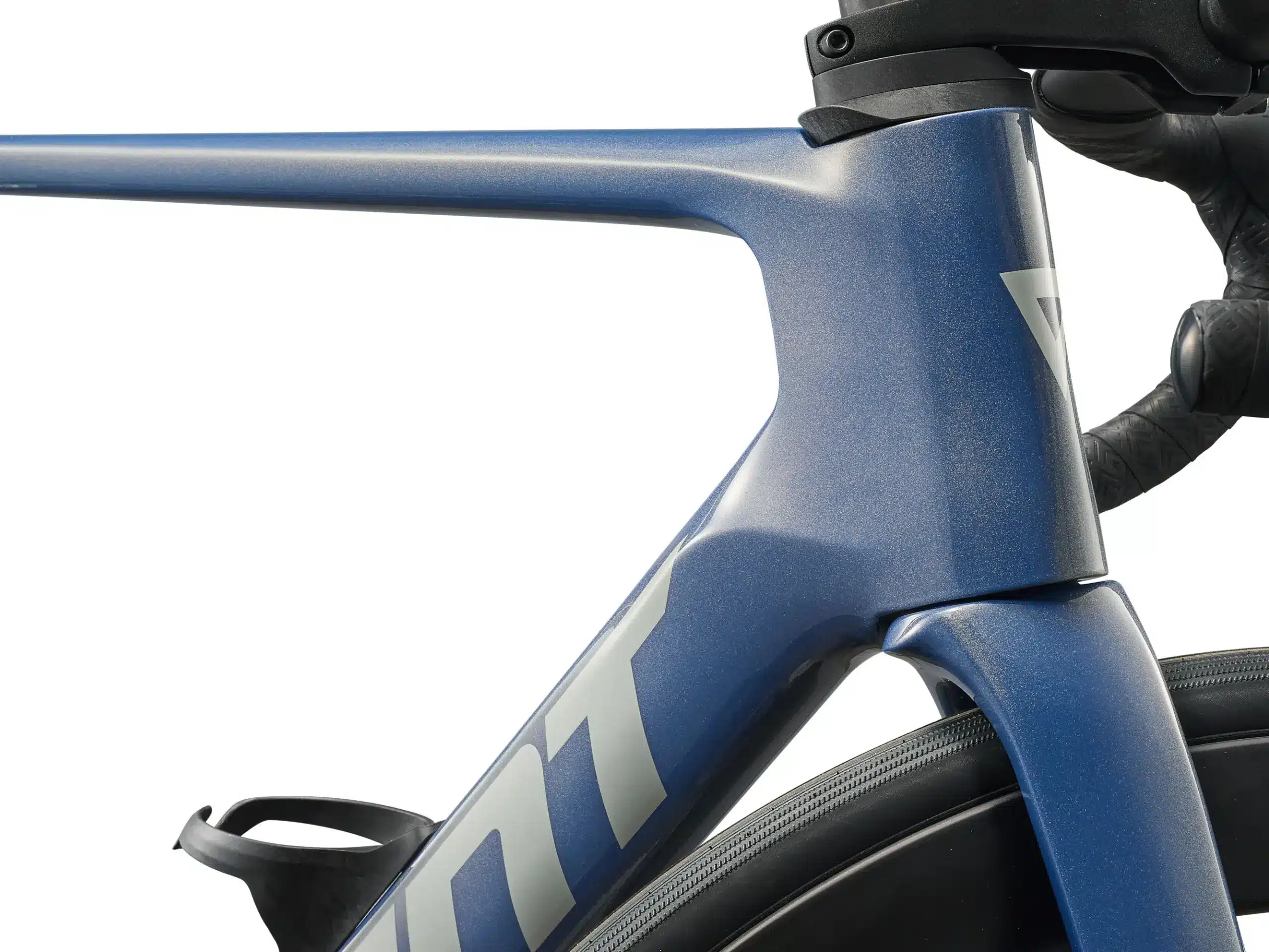 Nahaufnahme des blauen Giant Propel Advanced Pro 1 Rennrads, Fokus auf das Steuerrohr, den Gabelschaft und den Lenker.