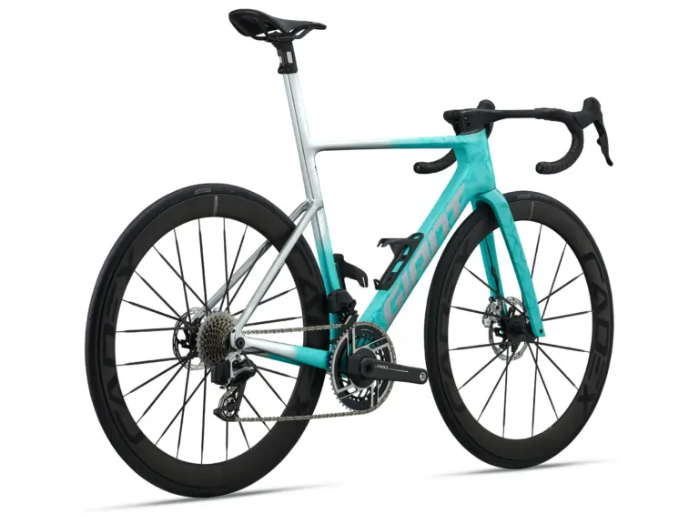 Ein Giant Propel Advanced SL 0-Red (2027) Rennrad in Türkis und Silber, mit Fokus auf Aerodynamik und Leistung.