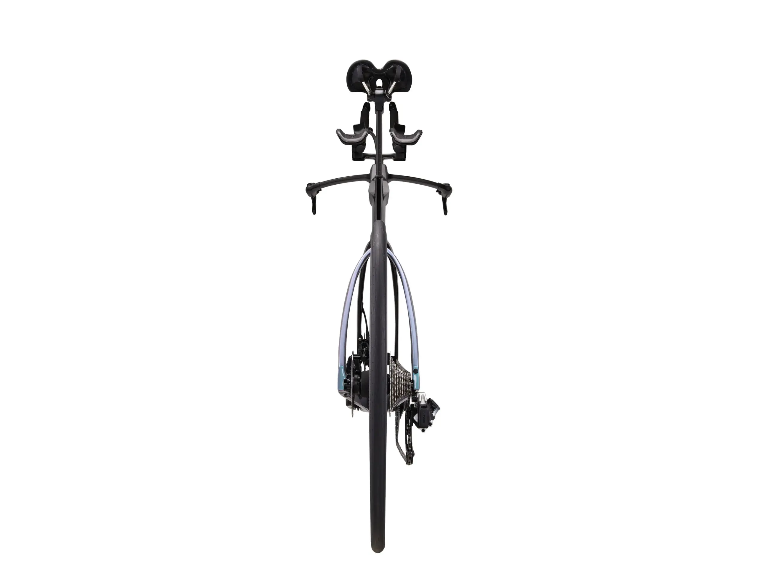 Rückansicht des Giant Trinity Advanced SL 0 mit Fokus auf das Hinterrad, die Kette und den Schaltwerksmechanismus.