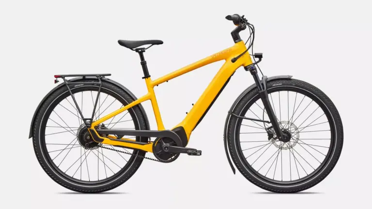 Gelbes Specialized Turbo Vado 4.0 IGH E-Bike von der Seite betrachtet.