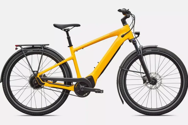 Gelbes Specialized Turbo Vado 4.0 IGH E-Bike von der Seite betrachtet.