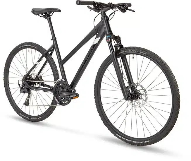 Seitenansicht eines schwarzen Stevens 6X LT Crosser Fahrrads mit Federgabel und Scheibenbremsen.
