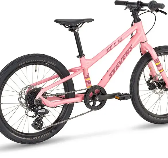 Ein pinkfarbenes Stevens Beat SL Disc 20 Kinderrad, gesehen von der linken Seite.
