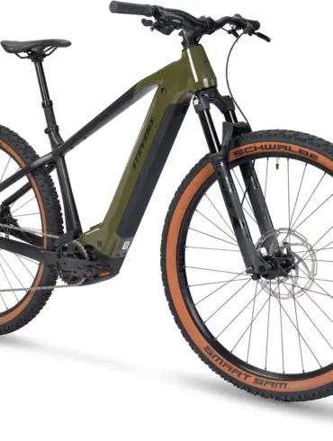 Grünes Stevens E-Agnello 8.8.1 E-Hardtail Fahrrad mit 29-Zoll-Laufrädern, Marzocchi Federgabel und Bosch Performance Line CX Motor.