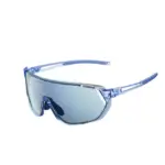 Eine blaue, halb-randlose Giant Agos Sportbrille mit spiegelnden VividVis Gläsern, auf weißem Hintergrund.