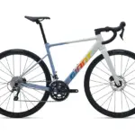 Giant Contend SL 1 Rennrad in Birch Gray von der Seite gezeigt