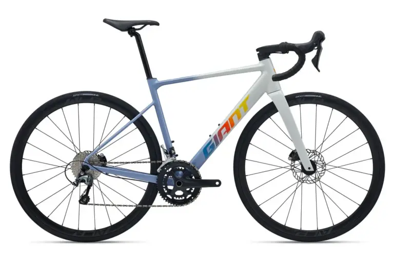 Giant Contend SL 1 Rennrad in Birch Gray von der Seite gezeigt
