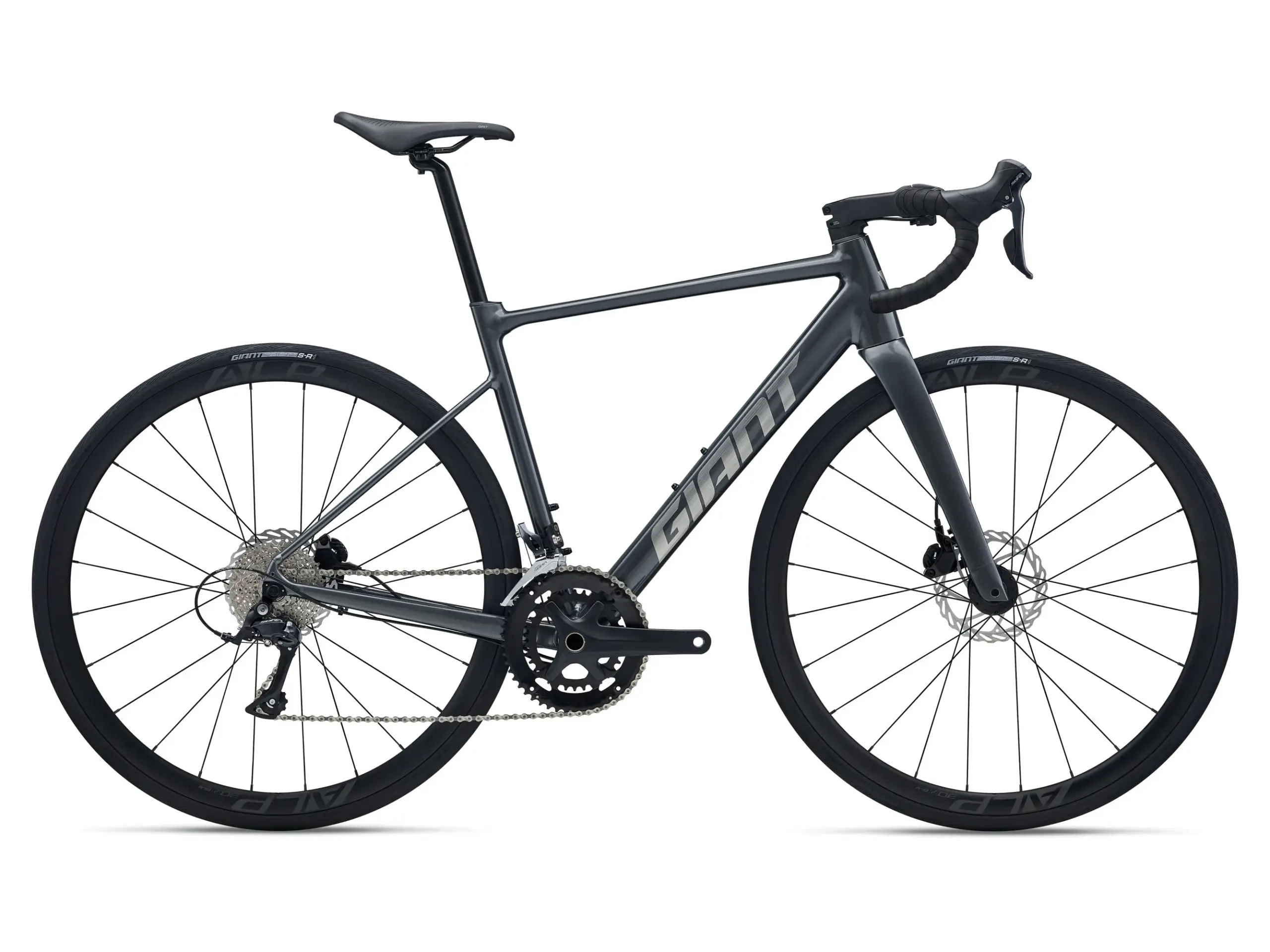 Graues Giant Contend SL 2 Rennrad mit Shimano Sora Komponenten und hydraulischen Scheibenbremsen, freigestellt auf weißem Hintergrund.