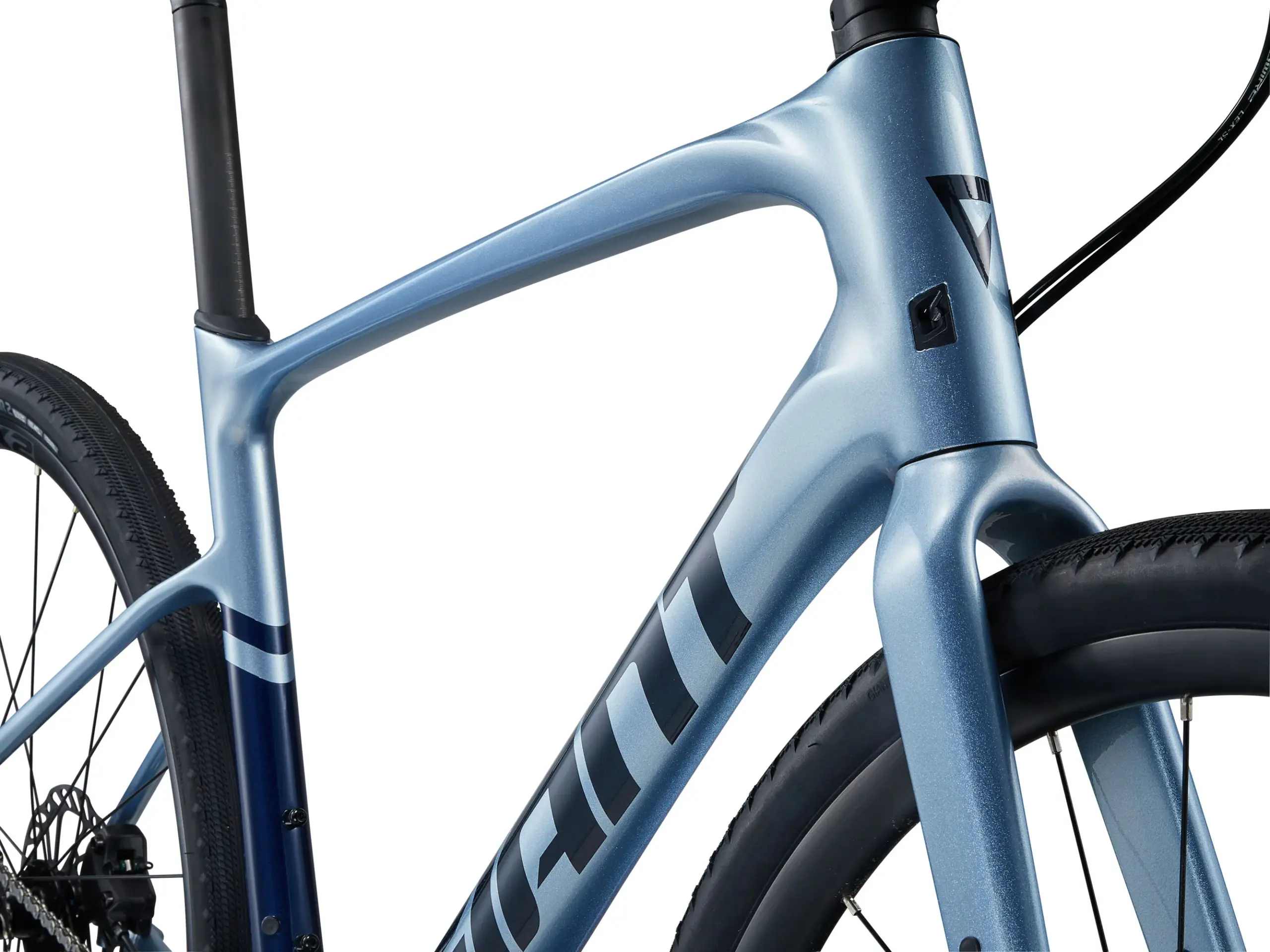 Nahaufnahme des vorderen Rahmendreiecks eines blauen Giant FastRoad AR Advanced 2 Fahrrads mit Schriftzug.